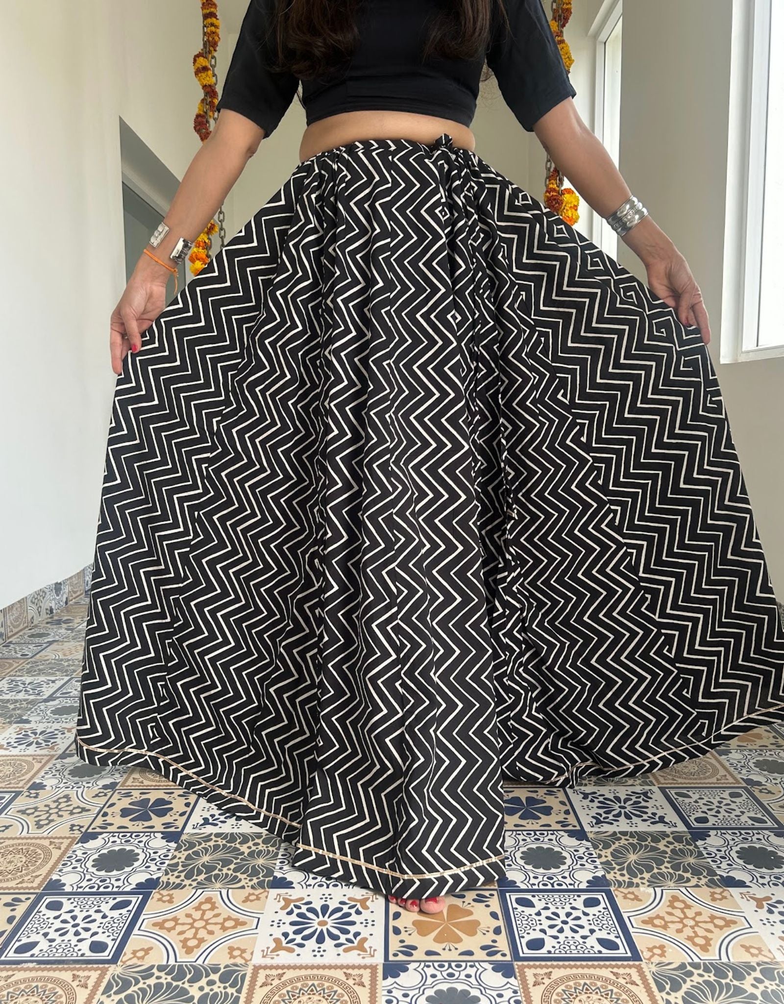 Gulabi Shehar Women Printed Skirt - Black ZigZag